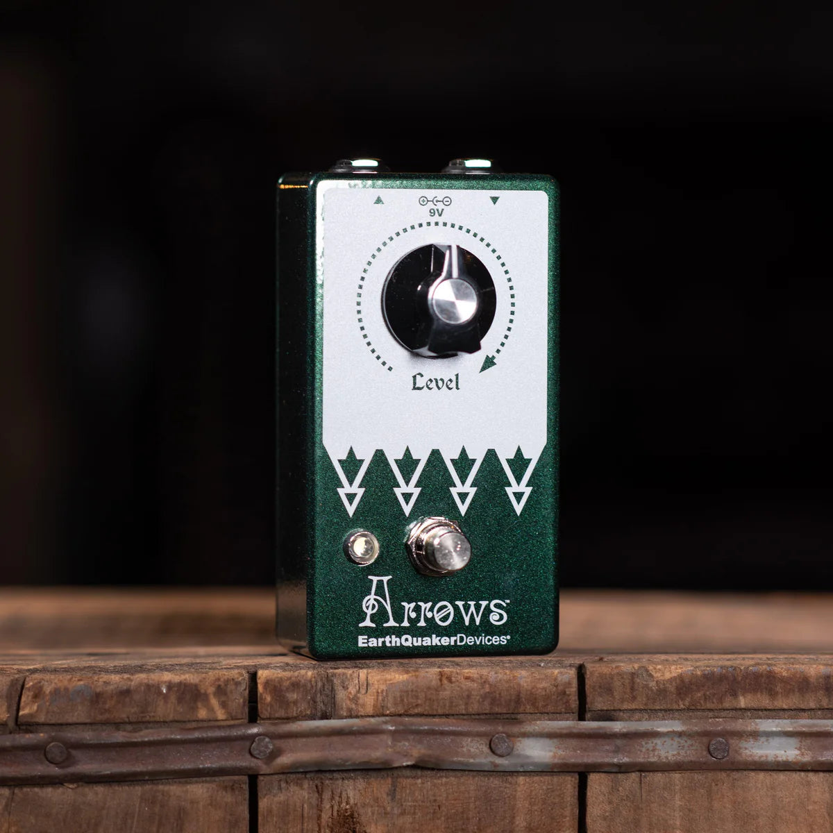 EarthQuaker Devices Arrows On a Wooden Table