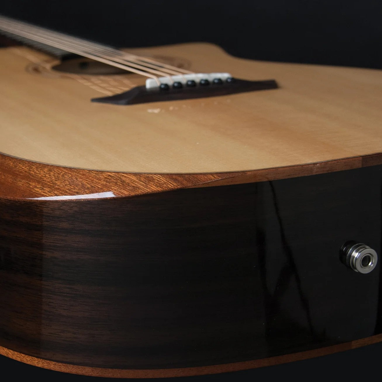 Angled close up view of Washburn G20SCE Comfort 20 Grand Auditorium Acoustic Guitar (Natural) on studio