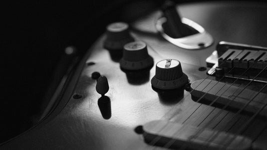 Single-Coils, Humbuckers, and P90s: What's the Difference?