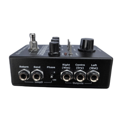 Output ports view of Cosmic Loop FX Parallelarator Pedal on white background