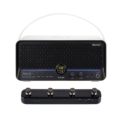 Front view of MOOER F40i Li Amp Snowfall White and Black F4 Footswitch on white background