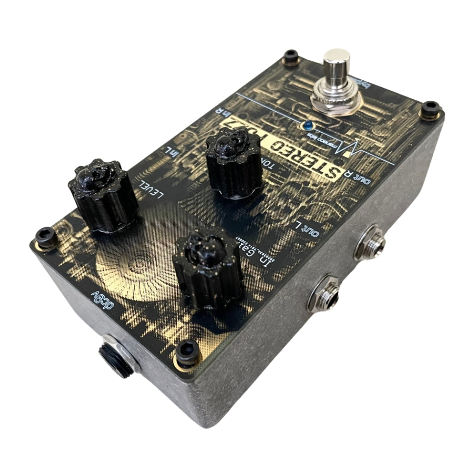 Maneco Labs Stereo Fuzz Pedal Back Angle