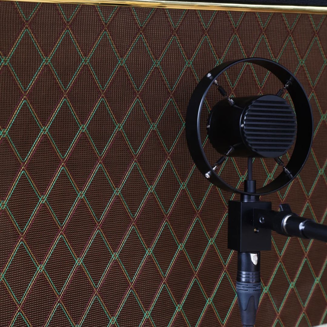 Sontronics HALO Dynamic Microphone pointed at guitar amplifier