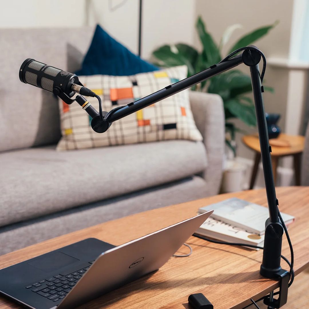 Sontronics VOICECASTING PACK mounted on a table with a laptop in living room
