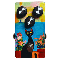 Front view of TONECAT Cat au Fenêtre Delay Pedal on white background