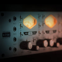 Universal Audio 4-710D 4-Channel Tone-Blending Twin-Finity Microphone Preamplifier